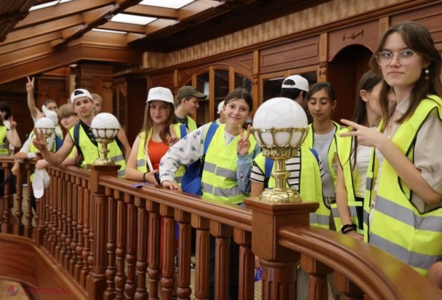 Elevii moldoveni explorează Președinția prin programul „Excursia Europeană” lansat de Guvern