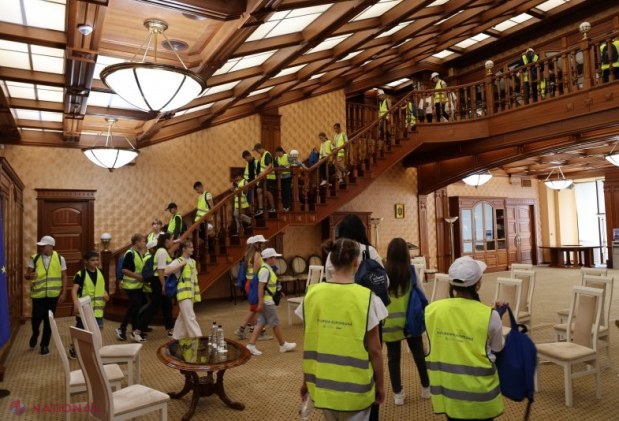 Elevii moldoveni explorează Președinția prin programul „Excursia Europeană” lansat de Guvern