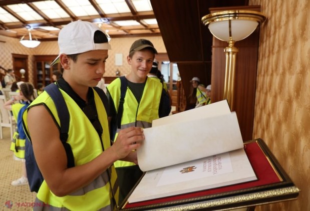 Elevii moldoveni explorează Președinția prin programul „Excursia Europeană” lansat de Guvern