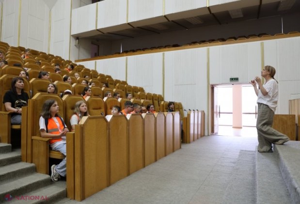 Elevii moldoveni explorează Președinția prin programul „Excursia Europeană” lansat de Guvern