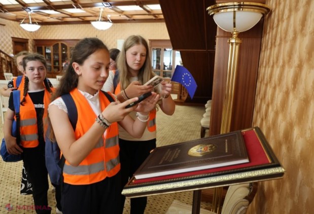 Elevii moldoveni explorează Președinția prin programul „Excursia Europeană” lansat de Guvern