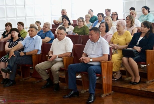 Ministrul Educației Dan Perciun militează pentru debirocratizare și investiții majore în școlile din Ocnița, cu mențiuni speciale pentru noul curriculum și programele de formare ale cadrelor didactice.