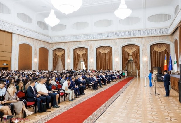 Maia Sandu îi încurajează pe absolvenții de Drept să sprijine o justiție ce protejează drepturile omului și viitorul european al țării
