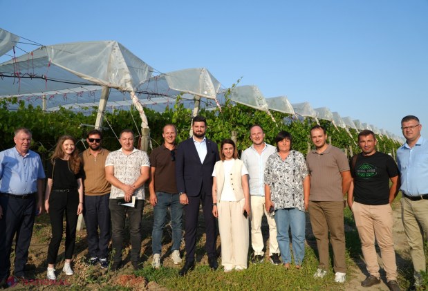 Miniștrii Energiei și Agriculturii discută cu agricultorii din Costești despre agrovoltaice și biogaz