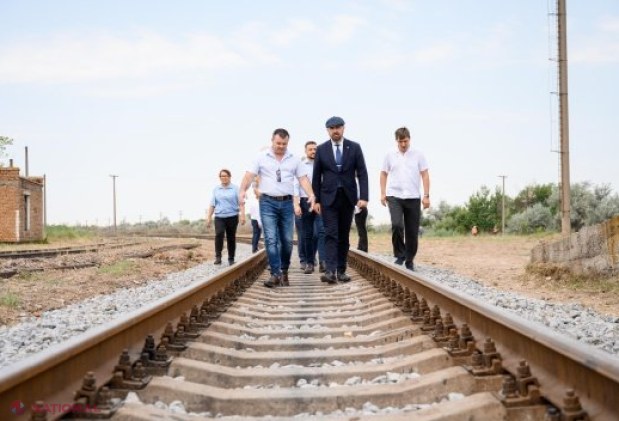 Viceprim-ministrul Vladimir Bolea evaluează progresul lucrărilor feroviare Prut–Fălciu: 550 metri de cale deja montați