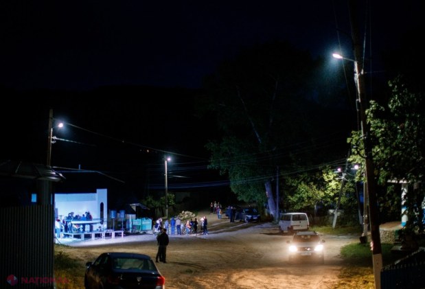 FOTO // Echipa Partidului „ȘOR” a aprins lumina pe străzile satului Tabăra, din raionul Orhei