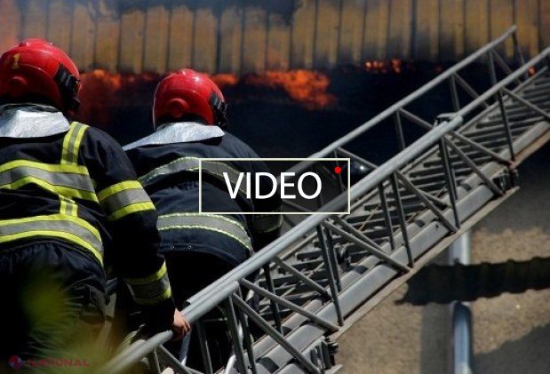 VIDEO // Incendiu într-un bloc de locuit de la Ciocana