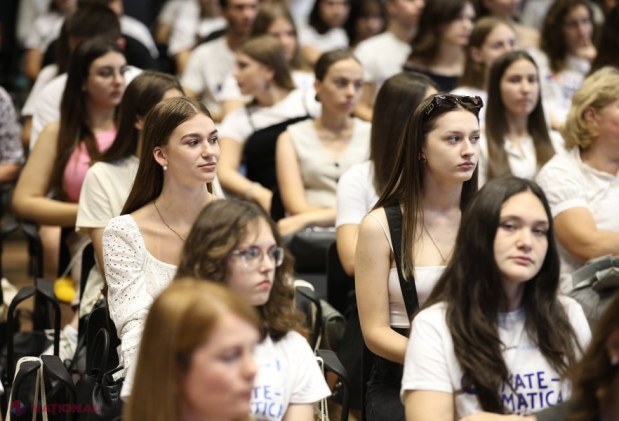 Liceenii moldoveni, parteneri de încredere pentru colegii din clasa a IX-a în cadrul campaniei „Matematica de la egal la egal”