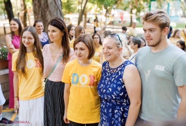 Maia Sandu se întâlnește cu tinerii din diaspora la tabăra DOR de Ziua Internațională a Tineretului
