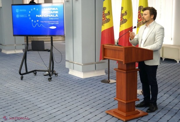 Marea Dictare Națională reunește mii de participanți de Ziua Limbii Române în Piața Marii Adunări Naționale
