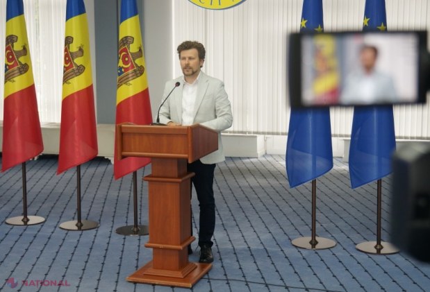 Marea Dictare Națională reunește mii de participanți de Ziua Limbii Române în Piața Marii Adunări Naționale