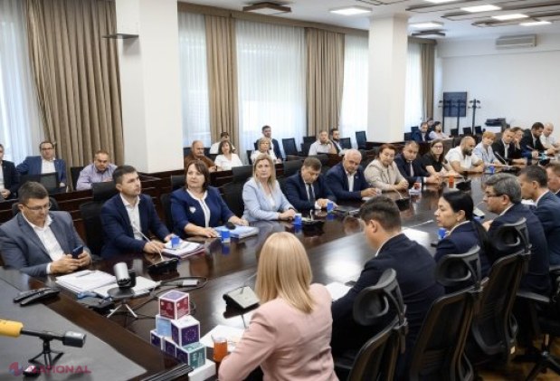Primarii și Agențiile de Dezvoltare Regională semnează primele contracte pentru proiecte care transformă comunitățile din întreaga țară