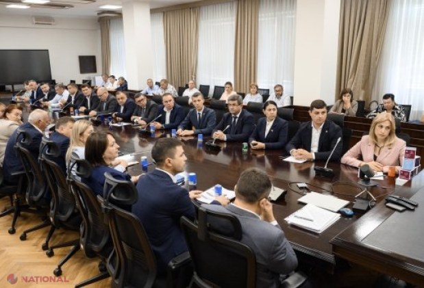 Primarii și Agențiile de Dezvoltare Regională semnează primele contracte pentru proiecte care transformă comunitățile din întreaga țară