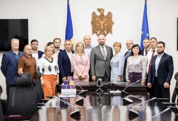 Primarii și Agențiile de Dezvoltare Regională semnează primele contracte pentru proiecte care transformă comunitățile din întreaga țară
