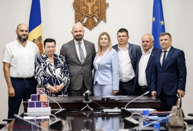 Primarii și Agențiile de Dezvoltare Regională semnează primele contracte pentru proiecte care transformă comunitățile din întreaga țară