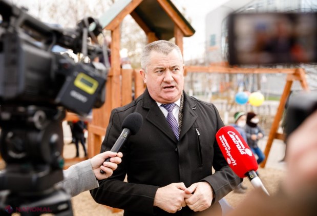 FOTO // Un nou teren de joacă pentru copii, amenajat în orașul Căușeni la inițiativa deputatului Platformei „Pentru Moldova”, Grigore Repeșciuc
