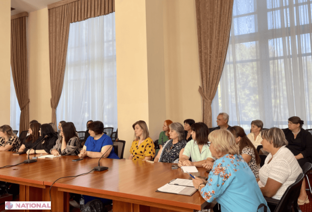 Profesorii de română din școlile alolingve își împărtășesc experiențele acumulate în România într-un eveniment de totalizare organizat de Ministerul Educației și Cercetării