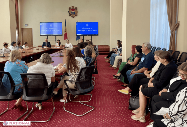 Profesorii de română din școlile alolingve își împărtășesc experiențele acumulate în România într-un eveniment de totalizare organizat de Ministerul Educației și Cercetării