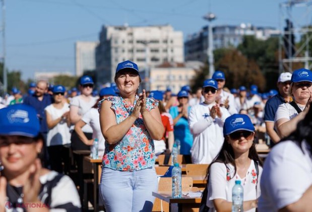 Maia Sandu și Nicușor Dan, uniți de limba română la Marea Dictare Națională de la Chișinău