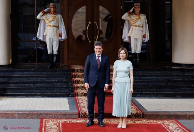 Maia Sandu și Nicușor Dan, uniți de limba română la Marea Dictare Națională de la Chișinău