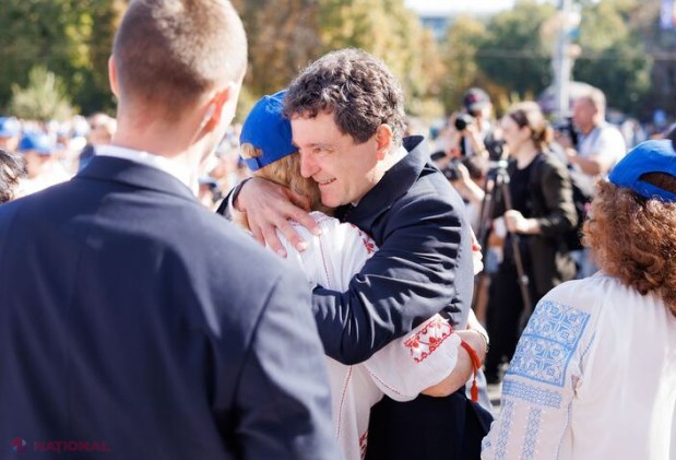 Maia Sandu și Nicușor Dan, uniți de limba română la Marea Dictare Națională de la Chișinău