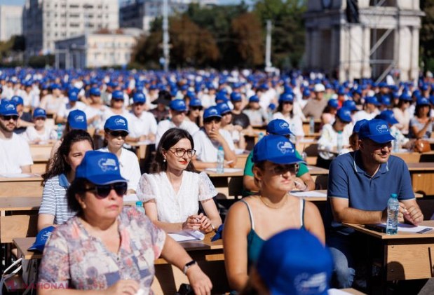 Maia Sandu și Nicușor Dan, uniți de limba română la Marea Dictare Națională de la Chișinău