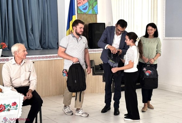 Sprijin educațional pentru elevii romi din Mingir: ghiozdane și rechizite noi pentru un viitor mai bun