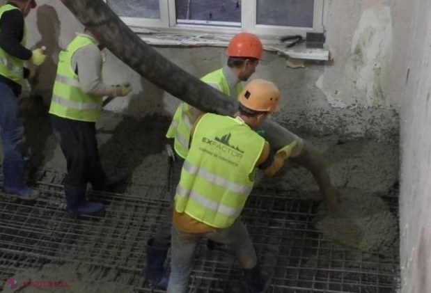 FOTO, VIDEO // Primul planșeu distrus în explozia din blocul groazei, REFĂCUT: Au rămas de construit încă două, iar muncitorii consolidează și pereții afectați de deflagrație