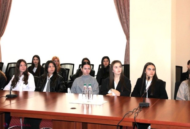 Elevi și profesori din Găgăuzia și Taraclia s-au întors de la tabăra de limbă română de la Iași, o punte de prietenie și educație pentru minoritățile etnice