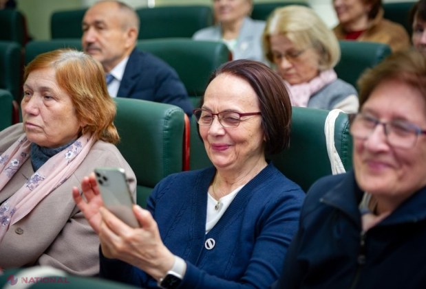 Seniorii se întorc pe băncile facultății: Învățare continuă la Universitatea Vârstei a Treia în Moldova
