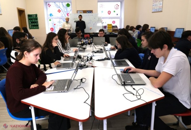 Elevii claselor a IX-a și a XII-a, testați pentru competențe digitale la nivel național în premieră