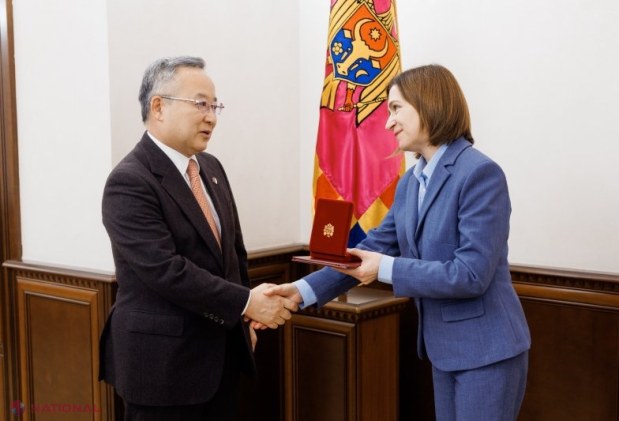 Maia Sandu îi mulțumește ambasadorului Japoniei pentru sprijinul de peste 140 de milioane de dolari acordat Moldovei și îi oferă „Ordinul de Onoare” la plecare
