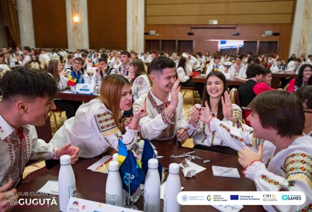 Peste 250 de tineri și-au testat inteligența la finala campionatului „Sub cușma lui Guguță” la Palatul Republicii