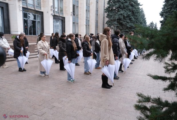 Studenții promovează integritatea academică printr-un flashmob cu ocazia Zilei Internaționale Anticorupție