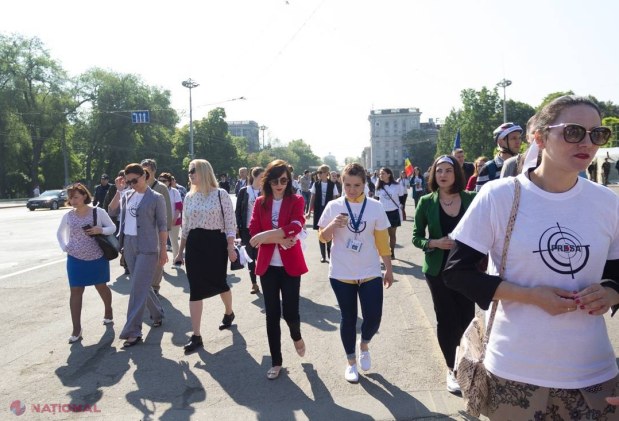 FOTO // Marș al SOLIDARITĂȚII presei, astăzi, la Chișinău. Candu propune „dialog constructiv”