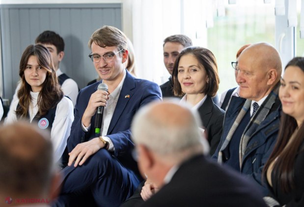Premierul Alexandru Munteanu impulsionează modernizarea educației la Liceul „Nicolai Tretiakov” din Comrat, susținând inovația și incluziunea prin centre educaționale avansate.