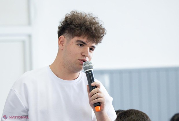 Premierul Alexandru Munteanu impulsionează modernizarea educației la Liceul „Nicolai Tretiakov” din Comrat, susținând inovația și incluziunea prin centre educaționale avansate.