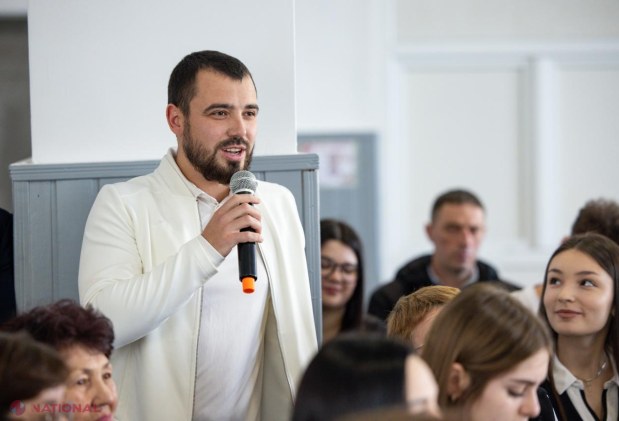 Premierul Alexandru Munteanu impulsionează modernizarea educației la Liceul „Nicolai Tretiakov” din Comrat, susținând inovația și incluziunea prin centre educaționale avansate.