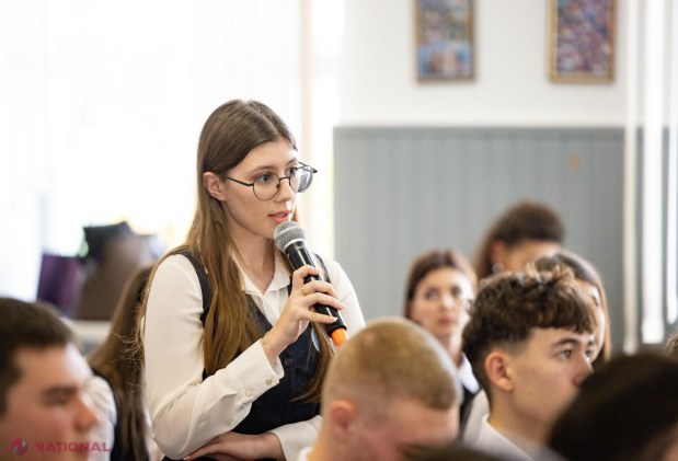 Premierul Alexandru Munteanu impulsionează modernizarea educației la Liceul „Nicolai Tretiakov” din Comrat, susținând inovația și incluziunea prin centre educaționale avansate.