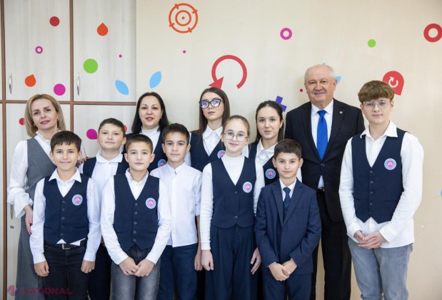 Premierul Alexandru Munteanu impulsionează modernizarea educației la Liceul „Nicolai Tretiakov” din Comrat, susținând inovația și incluziunea prin centre educaționale avansate.