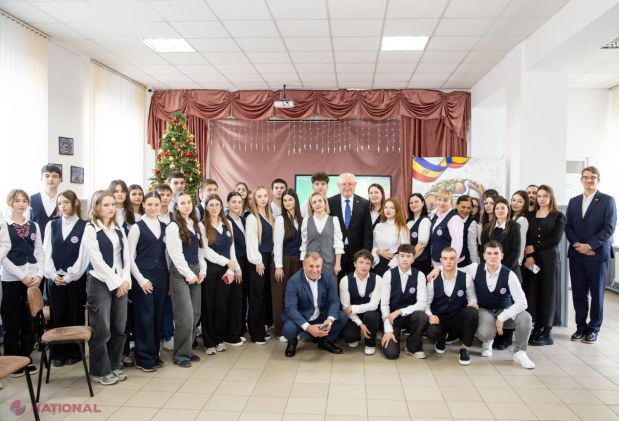 Premierul Alexandru Munteanu impulsionează modernizarea educației la Liceul „Nicolai Tretiakov” din Comrat, susținând inovația și incluziunea prin centre educaționale avansate.