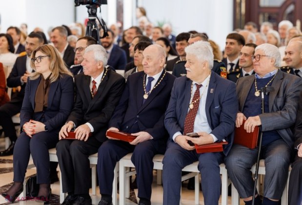 Maia Sandu a premiat cetățeni de onoare pentru contribuții remarcabile în diverse domenii