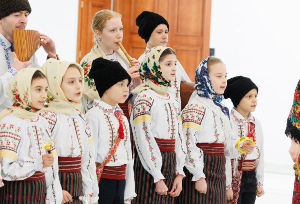 Colindători și urători au adus bucuria Crăciunului la Președinția Republicii Moldova