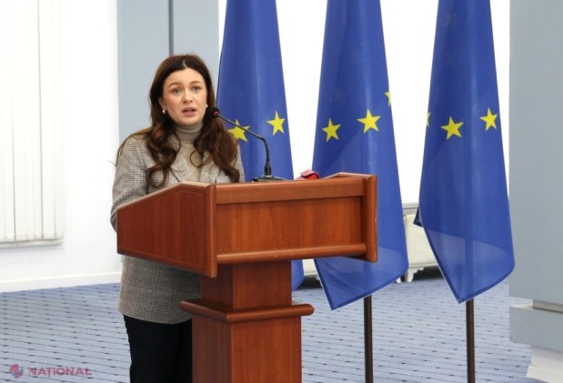 MEC schimbă din temelii manualele școlare: accent pe calitate, ediții color, versiuni digitale și ghiozdane mai ușoare