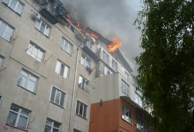 VIDEO  FOTO // 28 de apartamente de la mansadra unui bloc din capitală au ars în totalitate