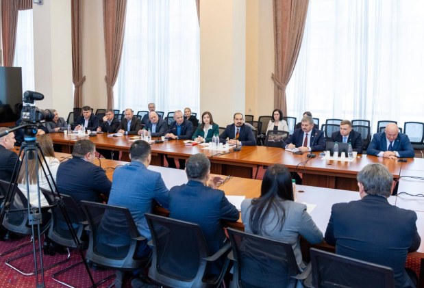Guvernul continuă consultările pe reforma administrației locale pentru primării mai puternice și servicii mai aproape de cetățeni