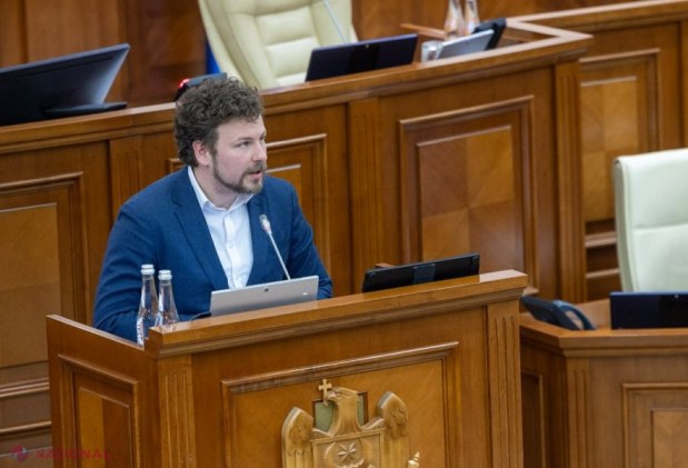 Parlamentul a votat în primă lectură reforma Codului Educației: școli reorganizate, note reintroduse și sprijin extins pentru profesori și elevi