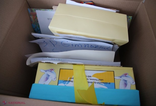 Mii de scrisori ale elevilor din Moldova, trimise prin Ministerul Educației, duc îmbrățișări și mesaje de solidaritate copiilor din Ucraina