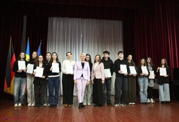 72 de elevi din toată țara premiați la Olimpiada Republicană de limba franceză și limba germană