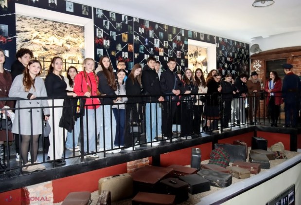 Prima excursie din Decada „Memoriei și Recunoștinței”: 160 de elevi au descoperit la Chișinău istoria deportărilor și represiunilor sovietice